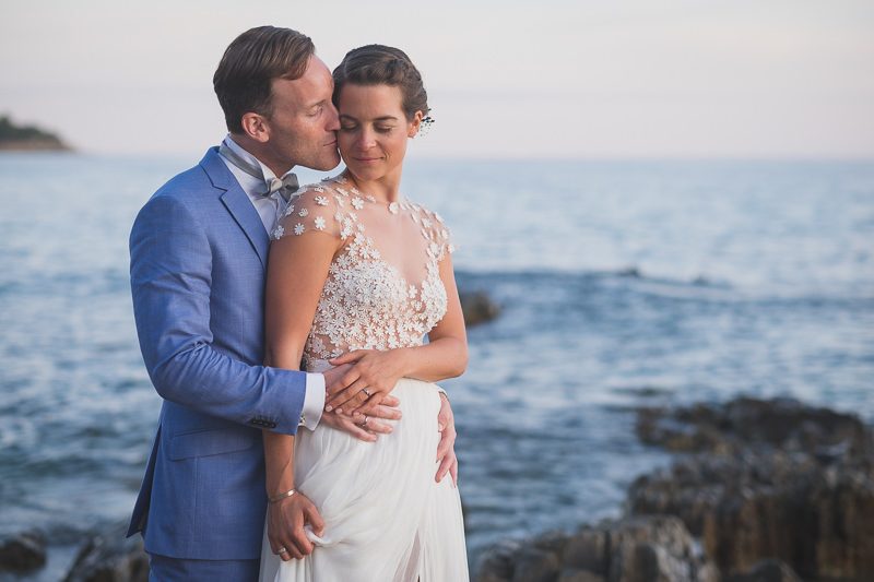 Saint-Tropez Photographer: Luxury Proposal, Elopement & Honeymoon 5 La Croix Valmer intimate elopement between Hotel L'orangeraie and seaside