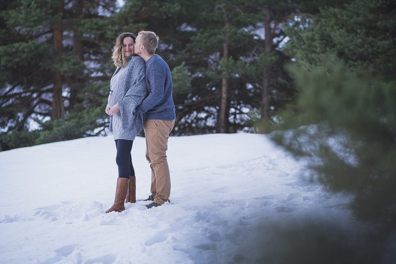 French Alps babymoon, Winter maternity session with snow in Auron.
Pictures by wildroses