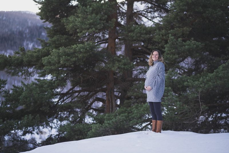 French Alps babymoon, Winter maternity session with snow in Auron.
Pictures by wildroses