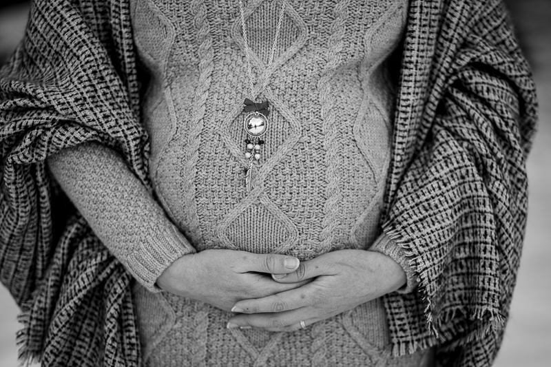 French Alps babymoon, Winter maternity session with snow in Auron.
Pictures by wildroses