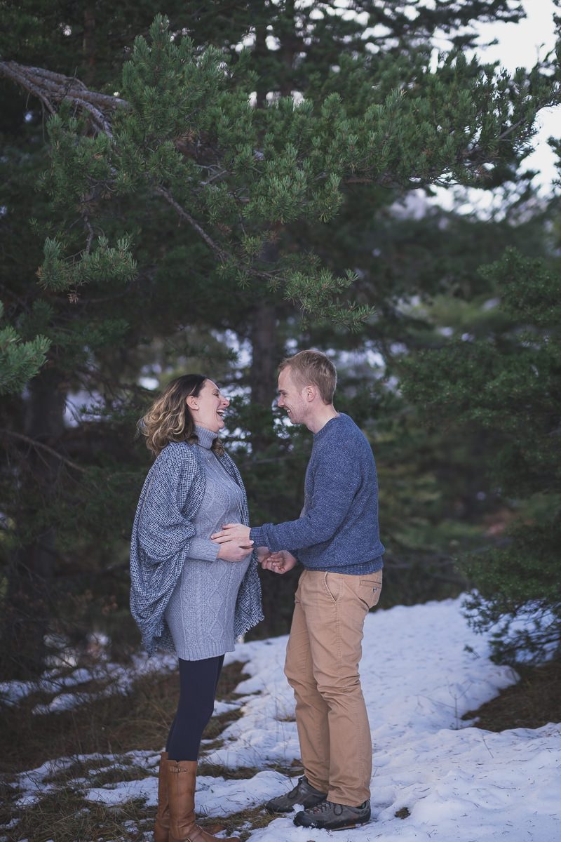 French Alps babymoon, Winter maternity session with snow in Auron.
Pictures by wildroses