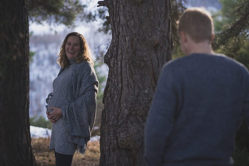 French Alps babymoon, Winter maternity session with snow in Auron.
Pictures by wildroses