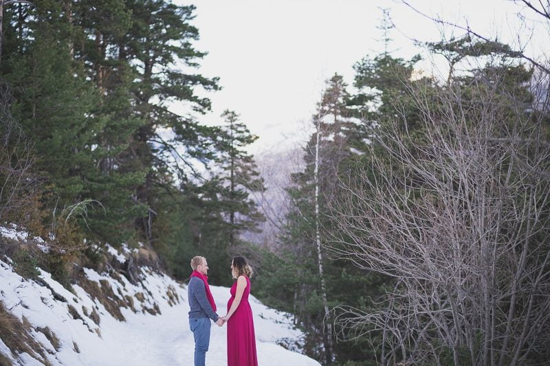 French Alps babymoon, Winter maternity session with snow in Auron.
Pictures by wildroses