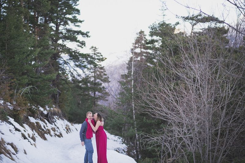 French Alps babymoon, Winter maternity session with snow in Auron.
Pictures by wildroses