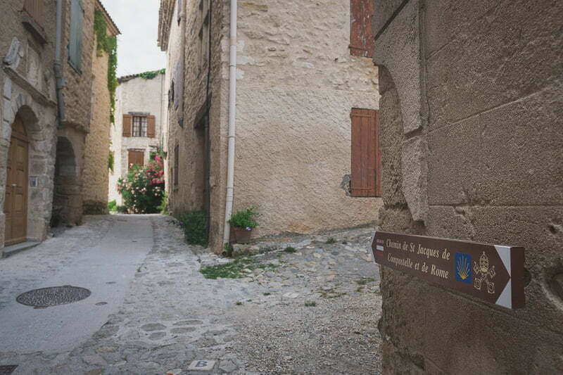 Lavender fields couple photo session south of France wedding 3168