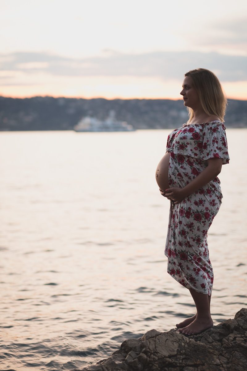 French Riviera Babymoon seaside Maternity photo session
Pictures by Wildroses