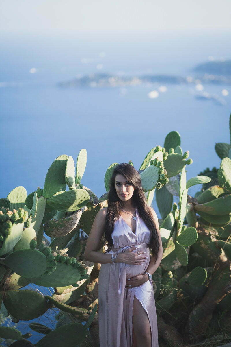 French Riviera Babymoon at Chateau Chevre d'Or. Maternity picture facing the coastline at sunset
Pictures by Wildroses