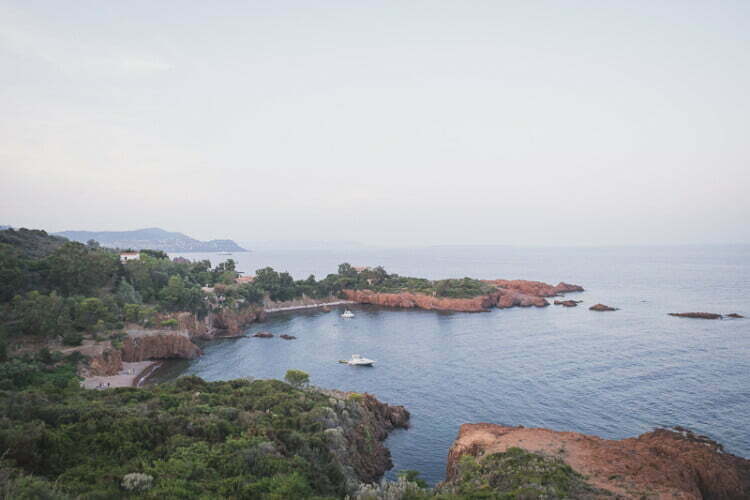 Romantic picnic proposal near Théoule-sur-Mer in Trayas