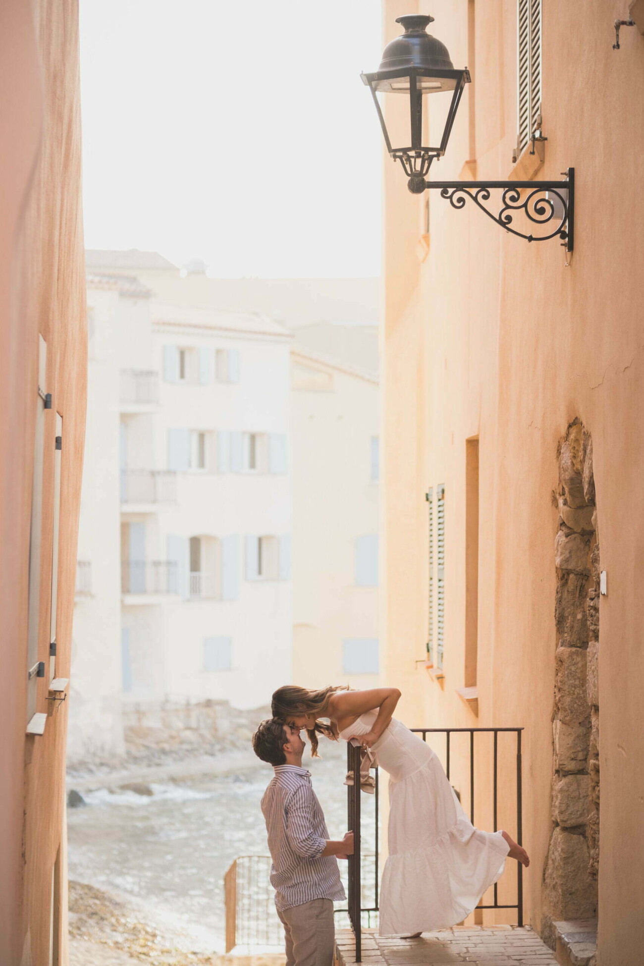Intimate Proposal in Saint-tropez in narrow streets far from the crowd
