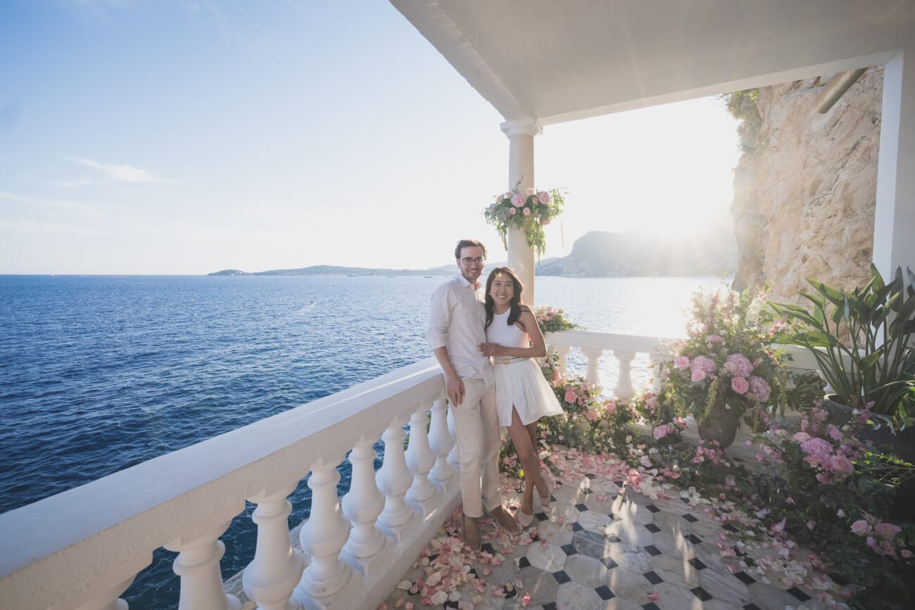 Intimate garden near Nice on the seaside, privatised and decorate with flowers for a stunning luxurious proposal
