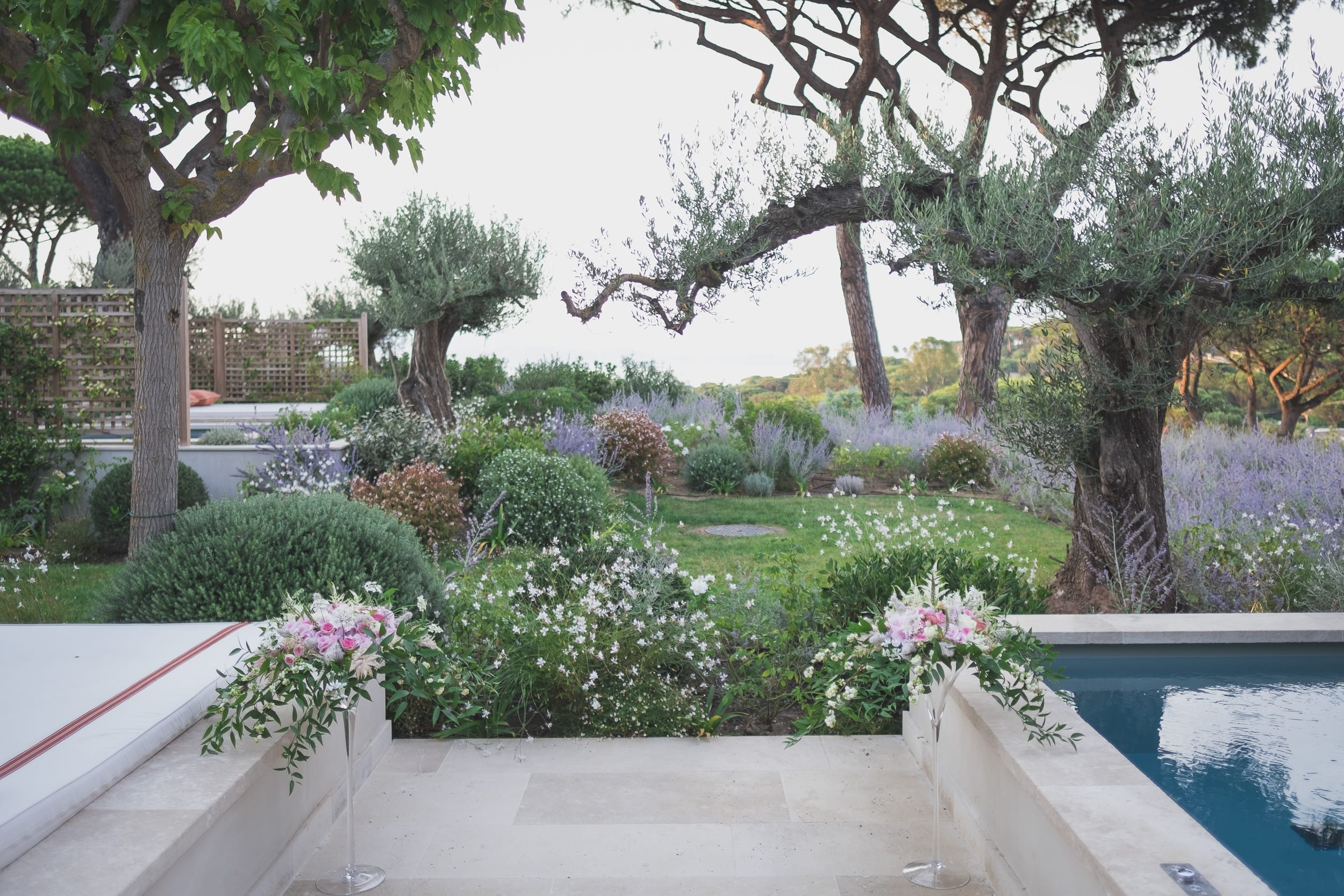 Château de la Messardière intimate Proposal flowers on the suite Terrace