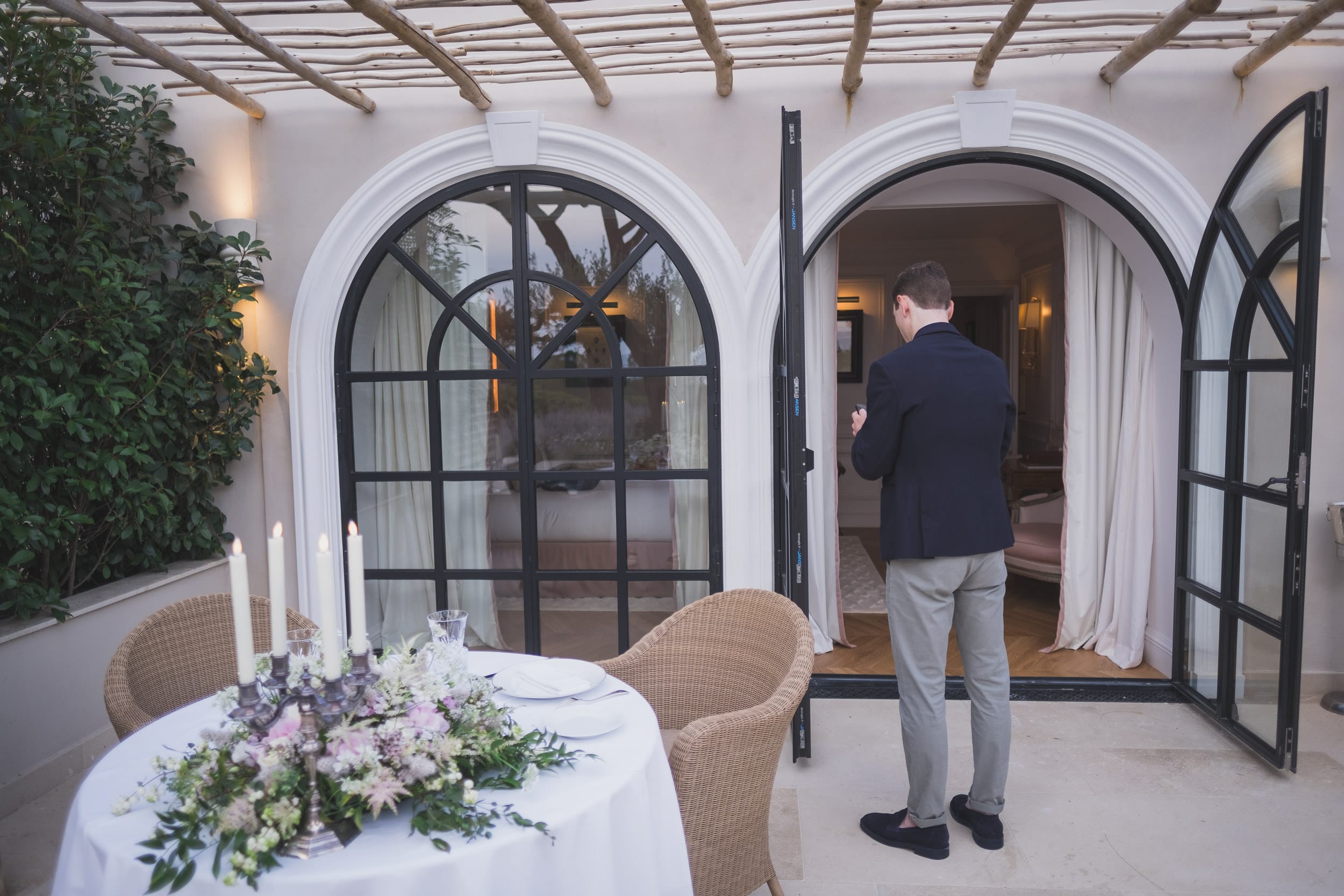 Château de la Messardière intimate Proposal waiting for fiance-to-be