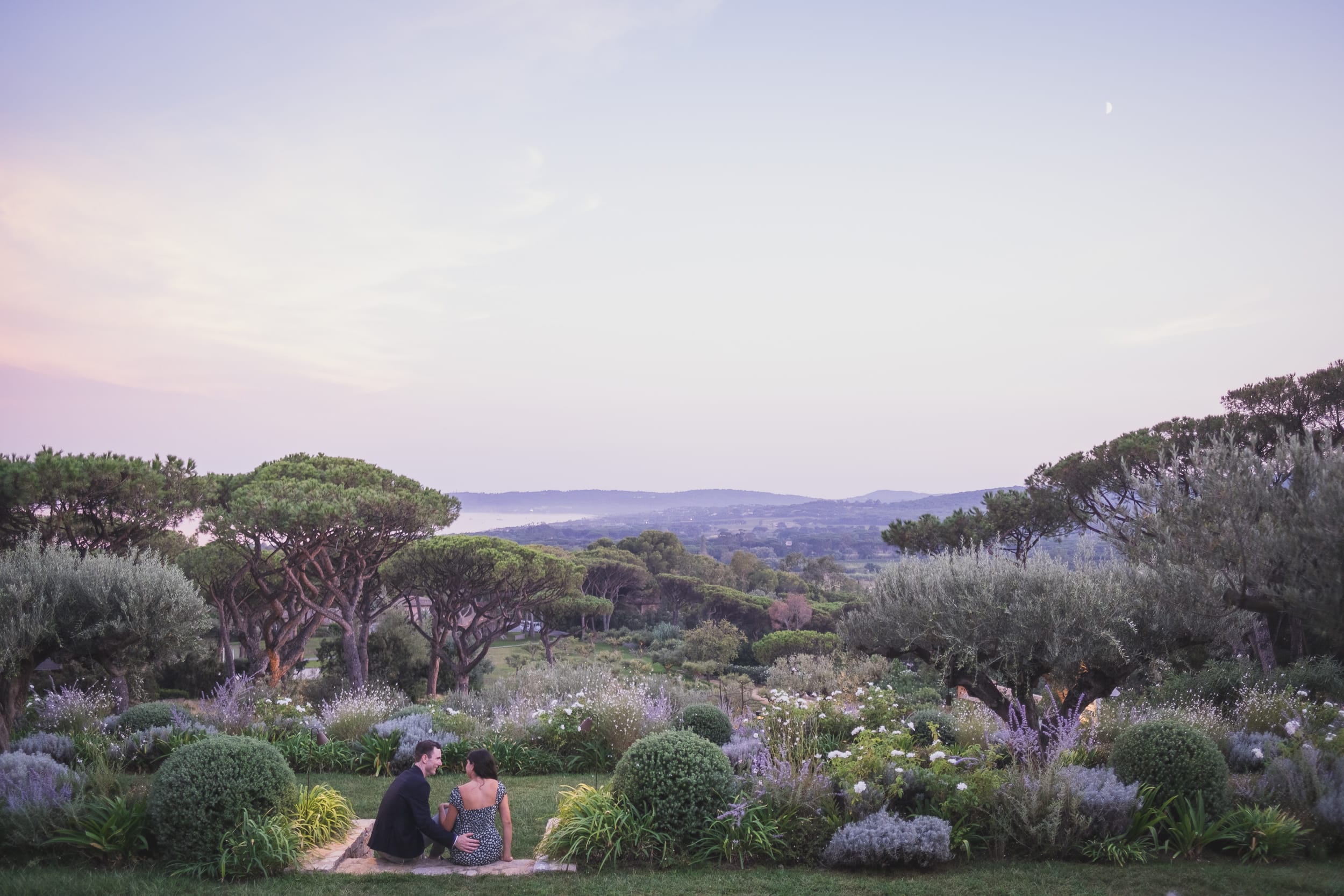Château de la Messardière emotional Proposal overlooking Pampelonne beach at sunset