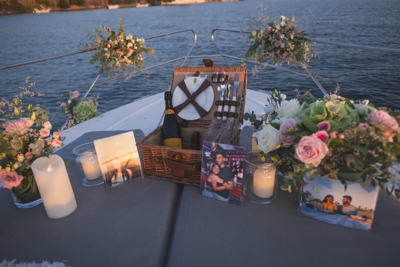 Custom decoration and setup for a yacht proposal planned on the French Riviera