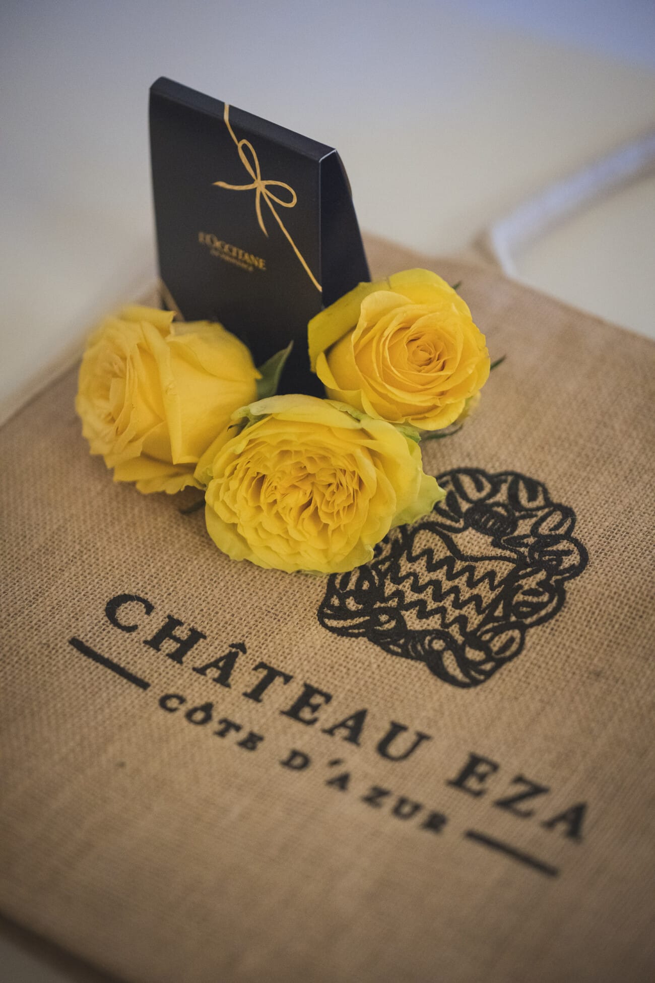 French Riviera Septembre proposal yellow color 1010