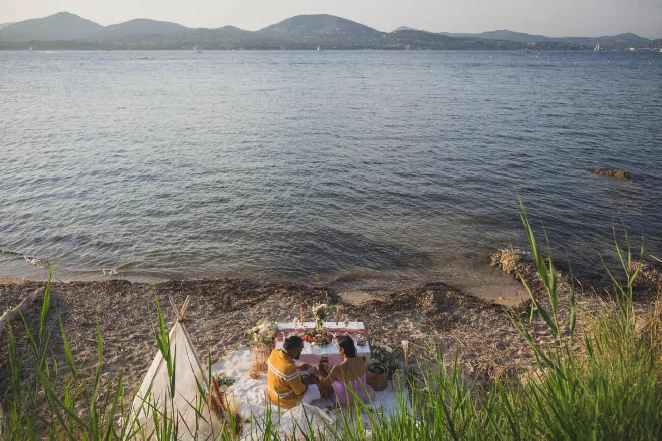 Saint-Tropez intimate sunset luxury picnic proposal facing the bay  