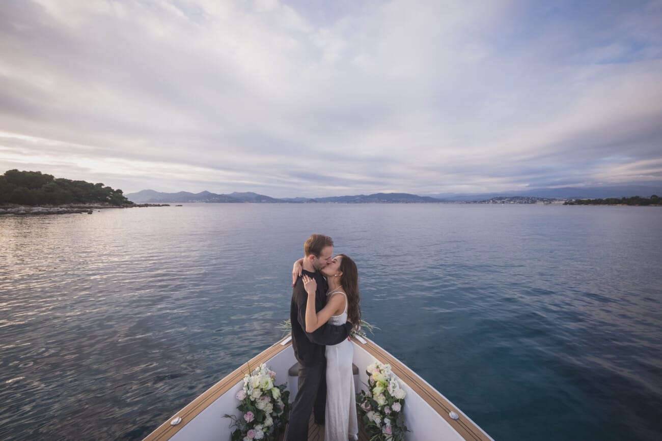 Cannes Winter Yacht proposal 5 couple kissing after their Cannes winter yacht proposal on the French Riviera
