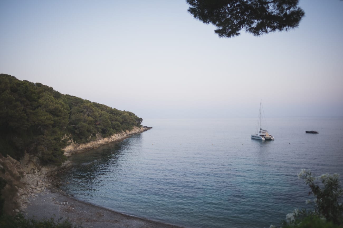 Sunset Love Story: A Seaside Proposal Picnic on the French Riviera 27 French Riviera intimate seaside proposal 129