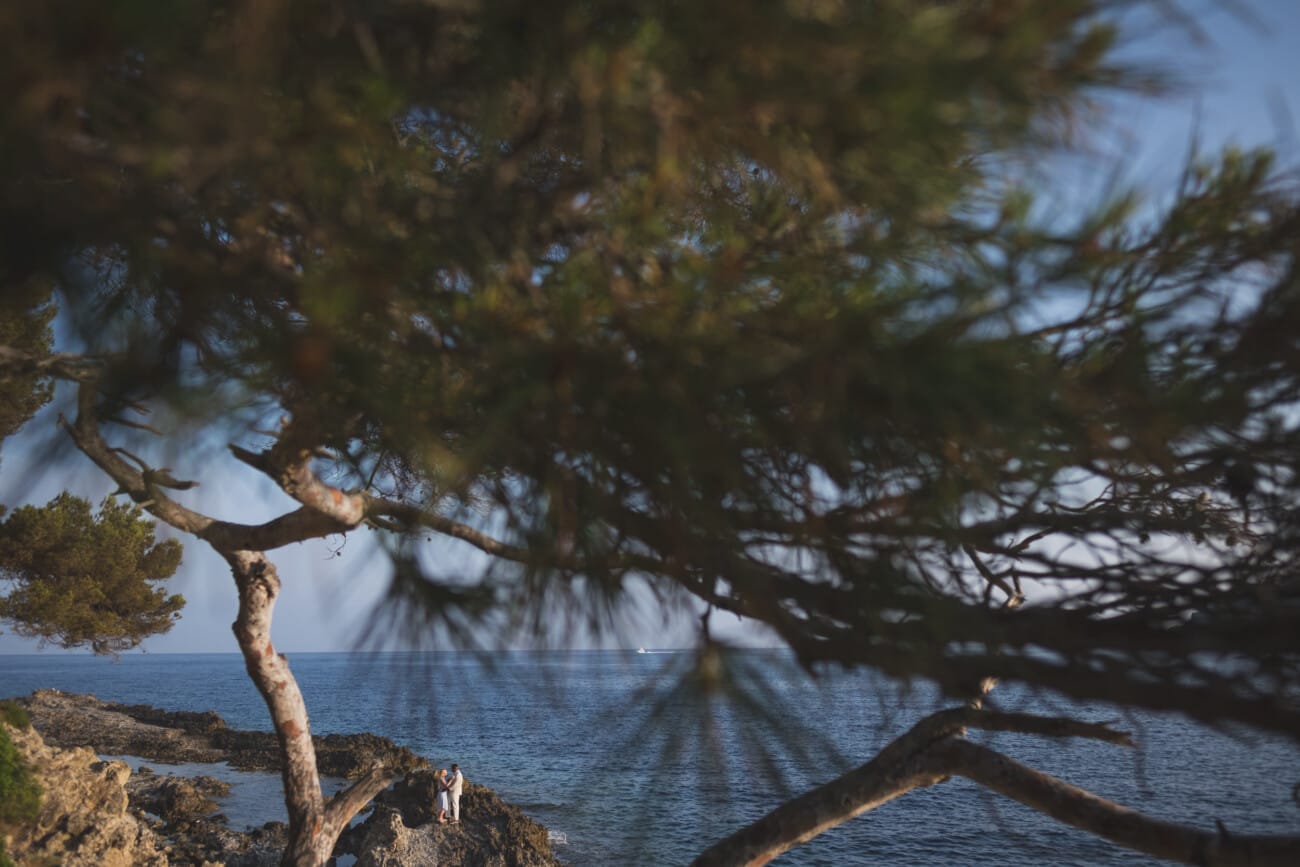 Sunset Love Story: A Seaside Proposal Picnic on the French Riviera 15 French Riviera intimate seaside proposal 64