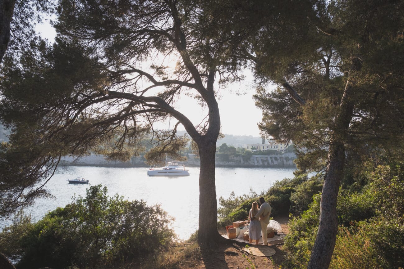 Sunset Love Story: A Seaside Proposal Picnic on the French Riviera 2 French Riviera intimate seaside proposal 8