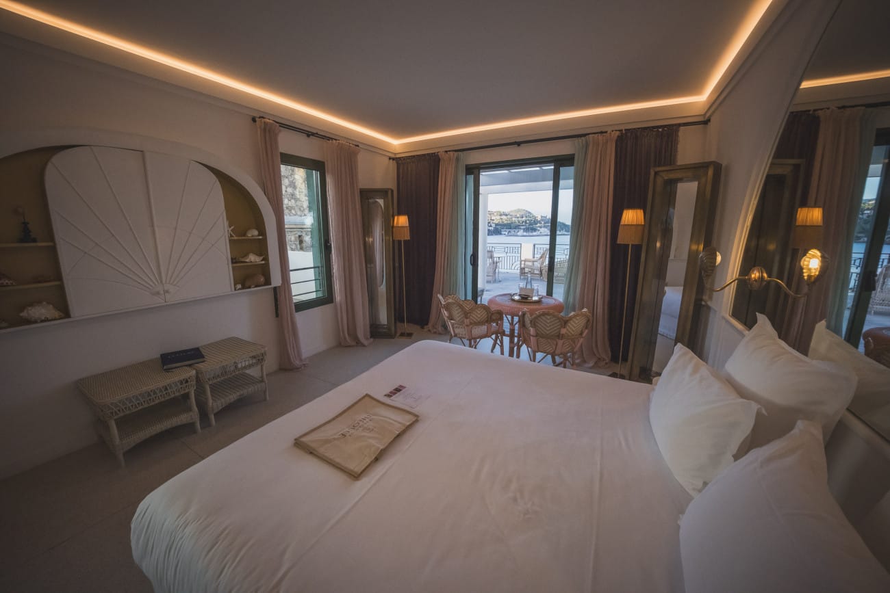 Chateau de Theoule Suites bedrooms facing the sea 25