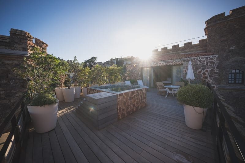 Chateau de Theoule Suites bedrooms facing the sea 9