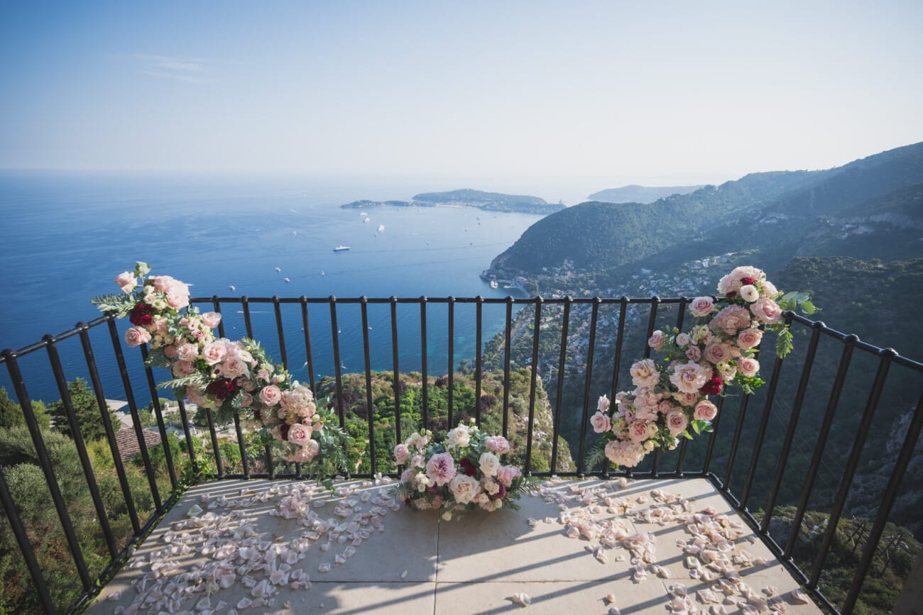 French Riviera romantic proposal with friends 1