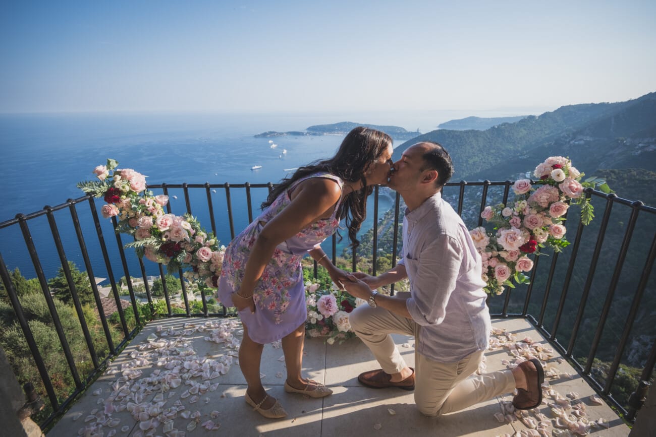 French Riviera romantic proposal with friends 10