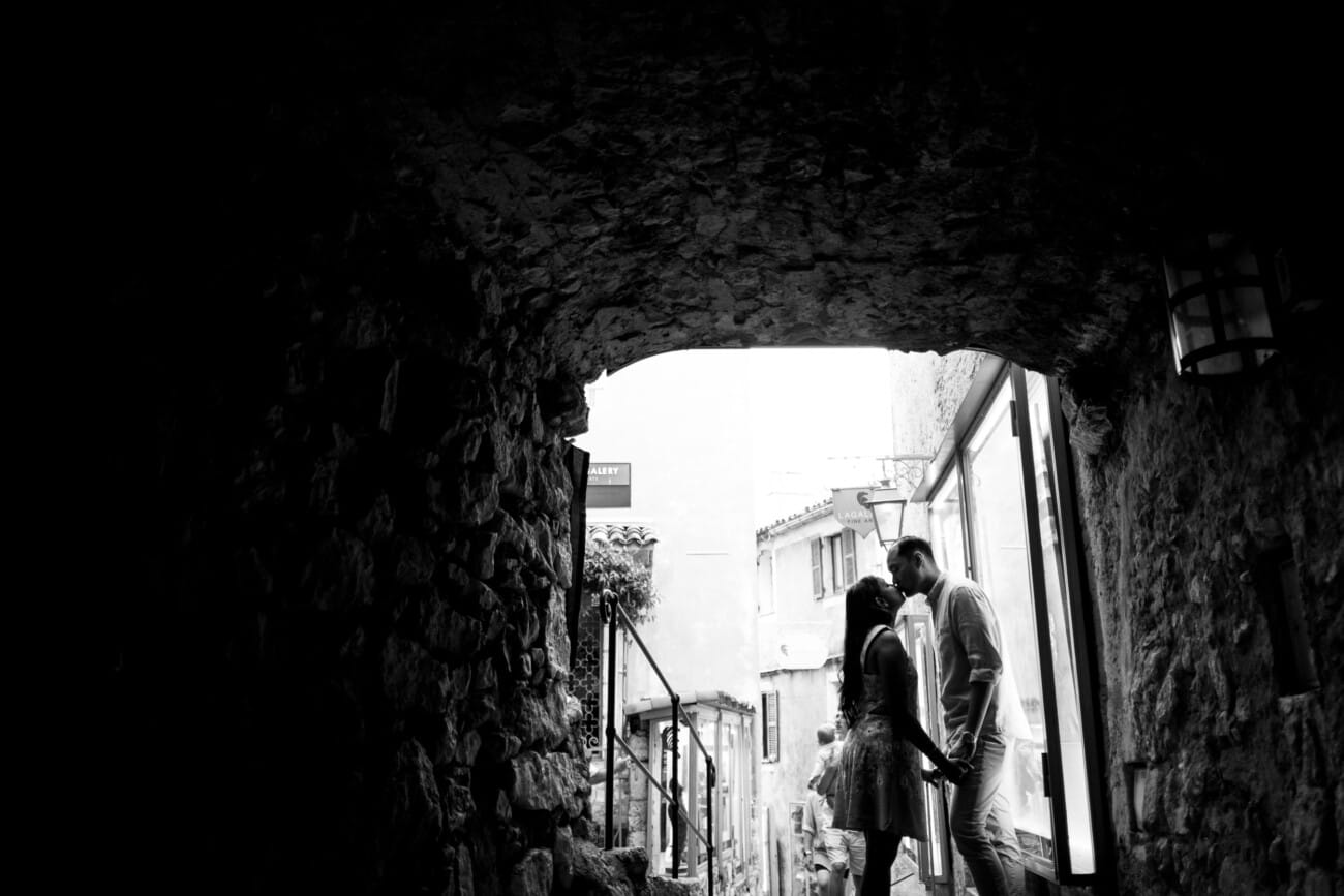 French Riviera romantic proposal with friends 47