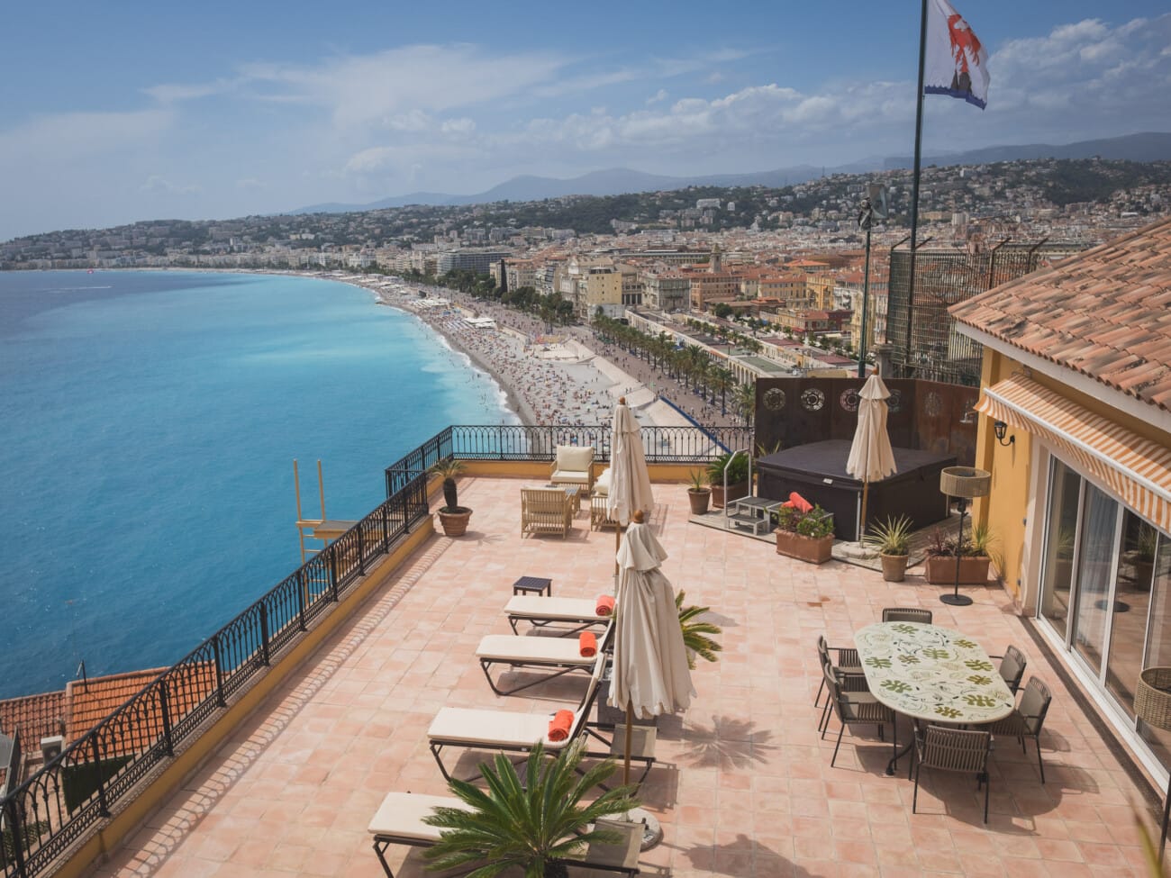 Great spot for a luxurious proposal in nice, with a private terrace, floral decoration and dinner