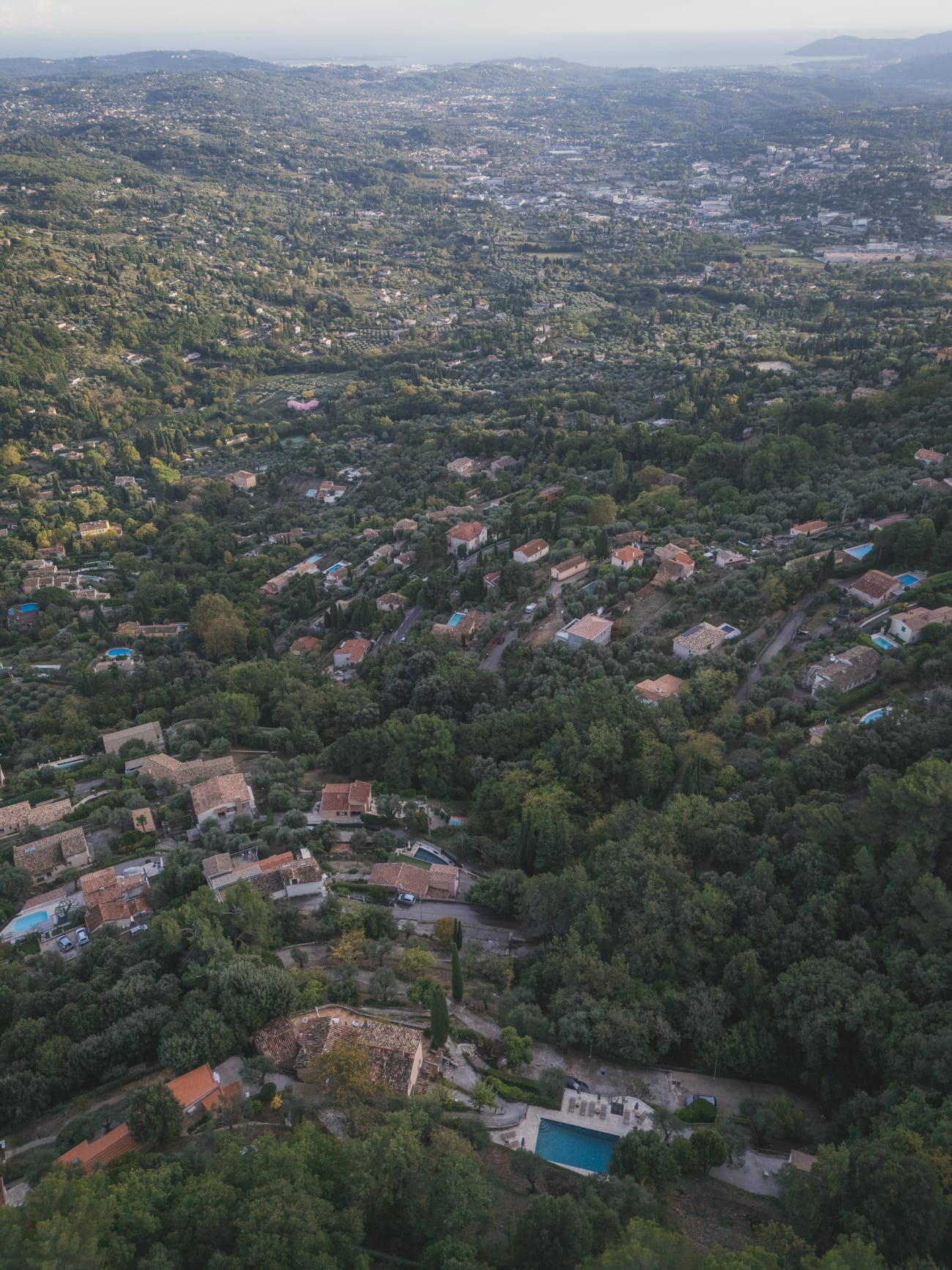 Intimate Elopement & Private Proposal at Bastide Saint Honorat in Grasse — A Hidden Provence Retreat 7 Sunset proposal on the terrace of Bastide Saint Honorat with panoramic Provence view.