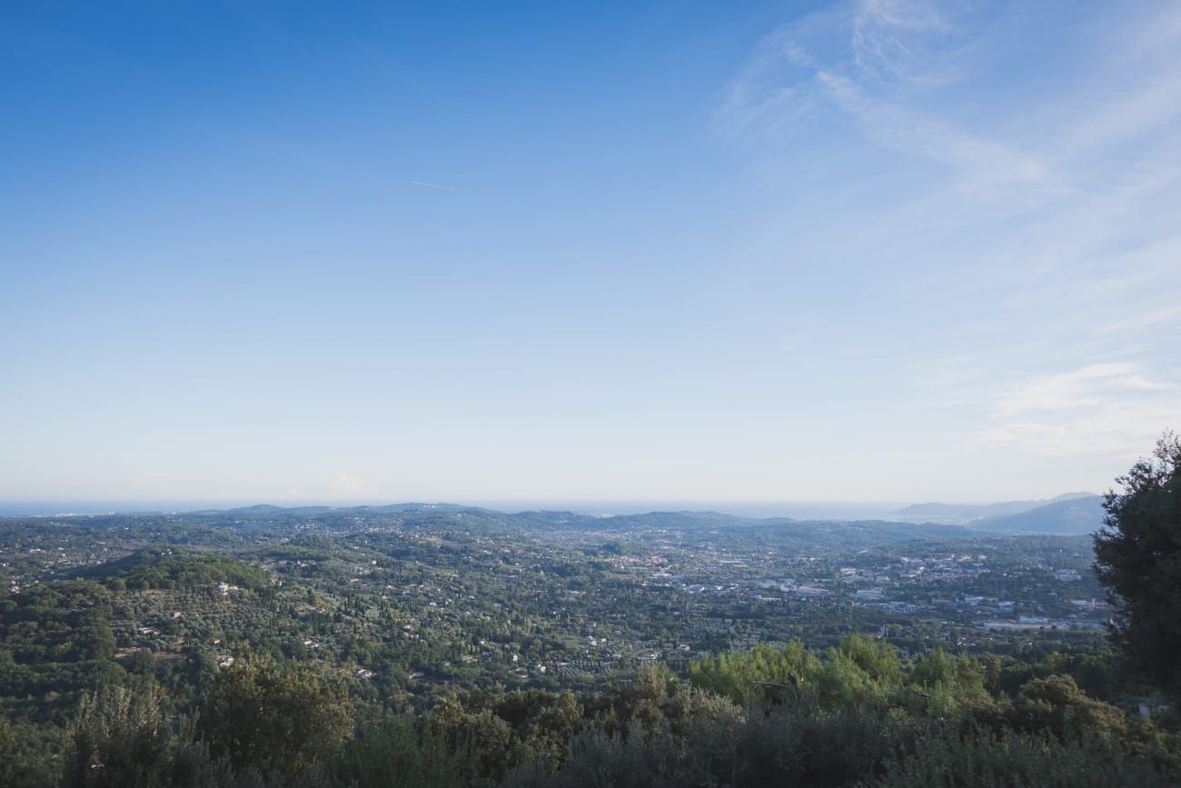 Intimate Elopement & Private Proposal at Bastide Saint Honorat in Grasse — A Hidden Provence Retreat 5 Grasse hillside sunset view from Bastide Saint Honorat, Provence elopement location.