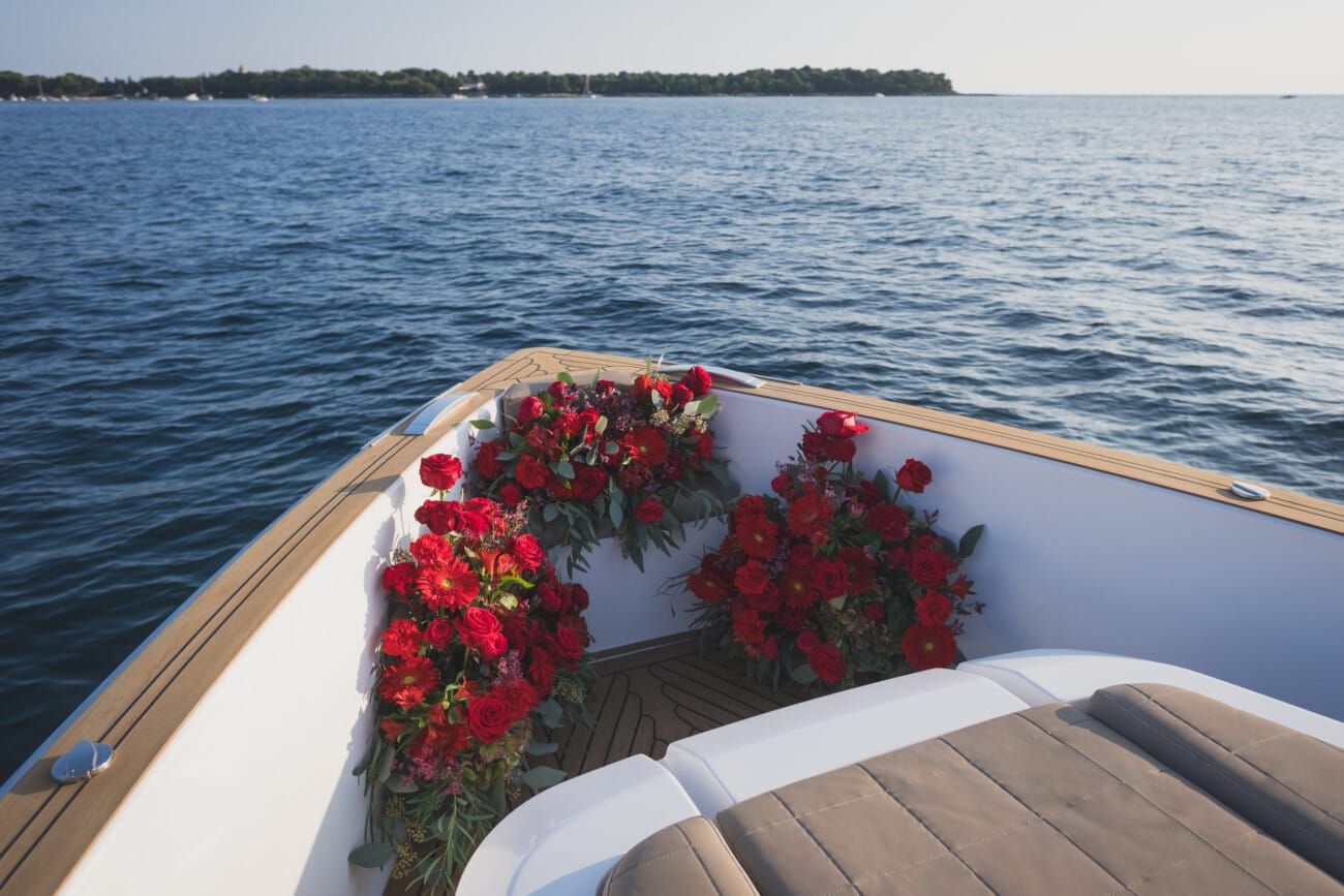 A Romantic Proposal on a Yacht between the Lérins Islands 4 Red roses secretly setup for a yacht proposal in Cannes
Proposal planning and Photography WildRoses Studio