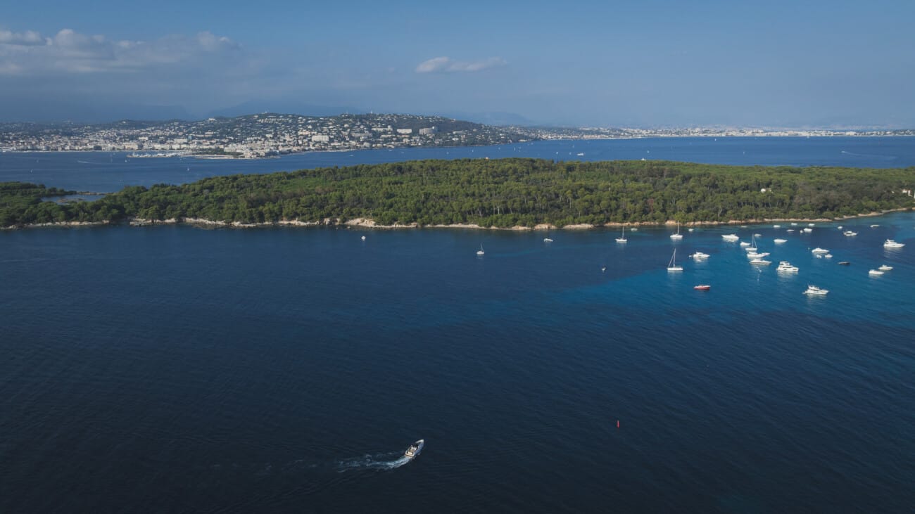 The Ultimate Guide to the French Riviera's Best Beaches: Your Insider's Guide to Luxury, Party, and Paradise 5 Cannes Luxurious Yacht Proposal French Riviera 131