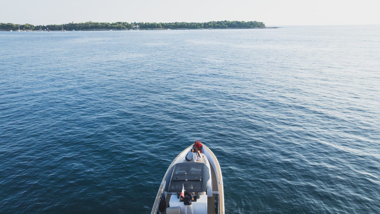 A Romantic Proposal on a Yacht between the Lérins Islands 14 Intimate Yacht proposal on calm blue water of the French Riviera, near Cannes
Proposal photography and planning by WildRoses