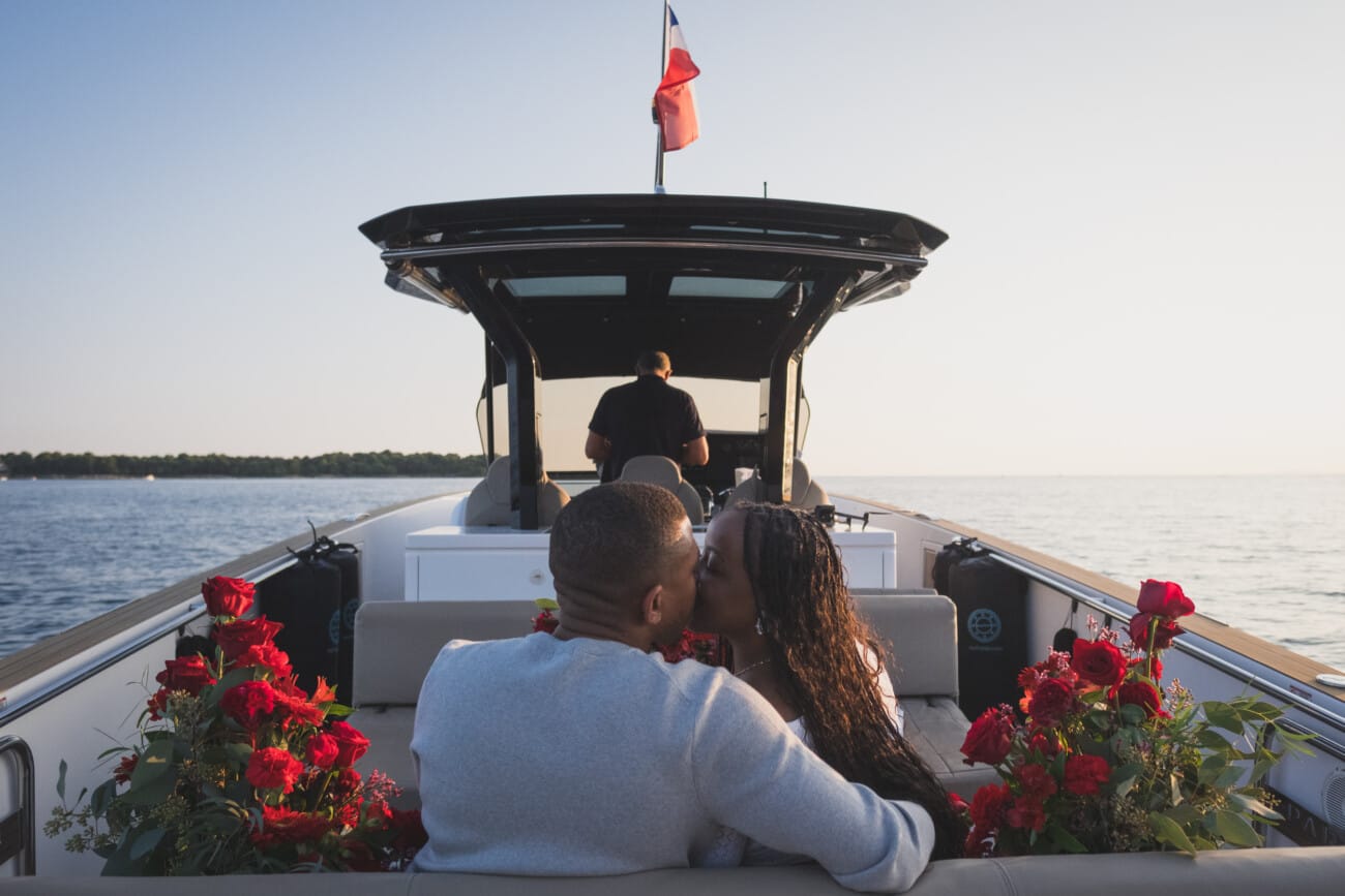 A Romantic Proposal on a Yacht between the Lérins Islands 16 Romantic yacht setting with roses.
Simple luxury proposal in Cannes.
French Riviera Proposal planning and Photography WildRoses Studio