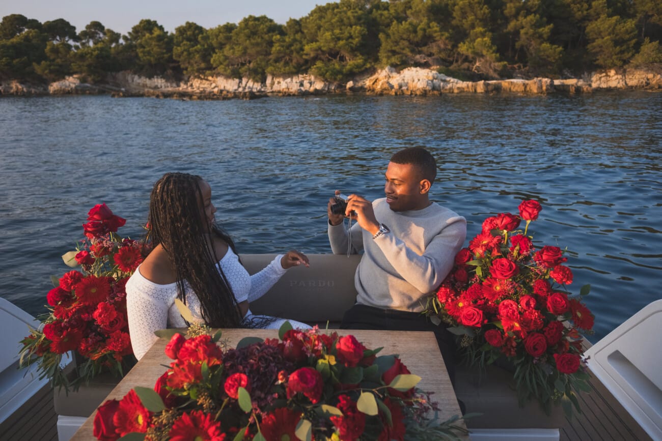A Romantic Proposal on a Yacht between the Lérins Islands 20 Romantic yacht proposal surrounded by flowers.
Cannes Proposal planning and Photography WildRoses Studio