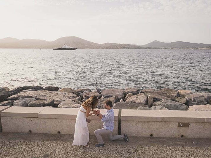 Intimate Saint-Tropez proposal near the Super Yacht port, facing the sea