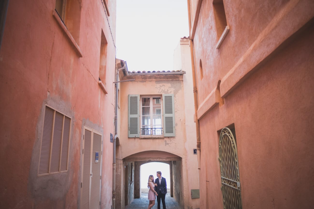Saint Tropez early morning intimate proposal exploring the seaside town little streets.
Planning and photography WildRoses